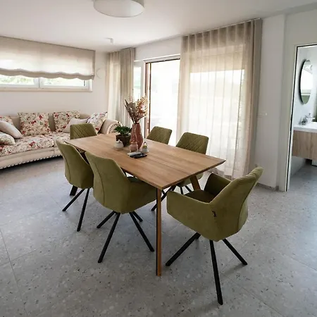 Kras 24 With Pool Appartement *
