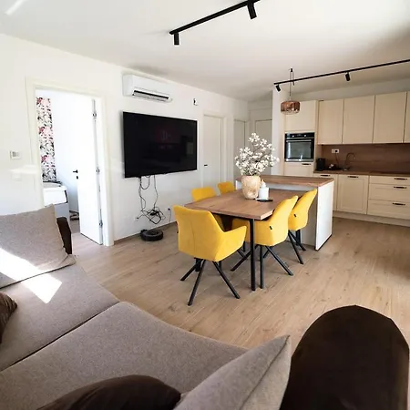 Kras 24 With Pool 公寓 *