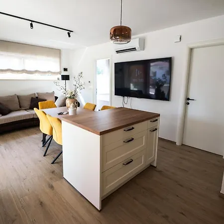 Kras 24 With Pool 公寓 塞扎纳