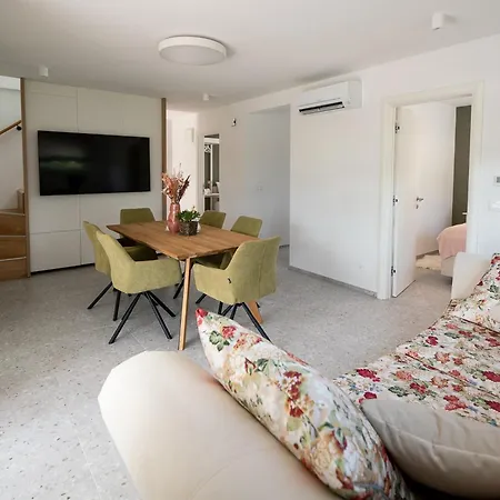 Appartement Kras 24 With Pool Sežana