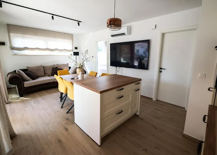 Kras 24 With Pool Apartamento Sežana