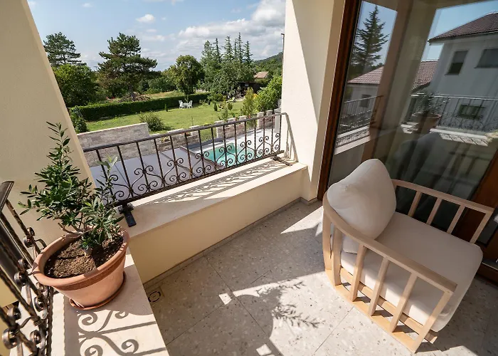 Apartma Kras 24 With Pool *